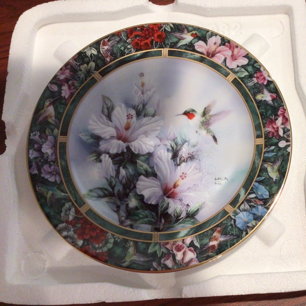 Lena Liu Plate The Ruby- Throated Hummingbird